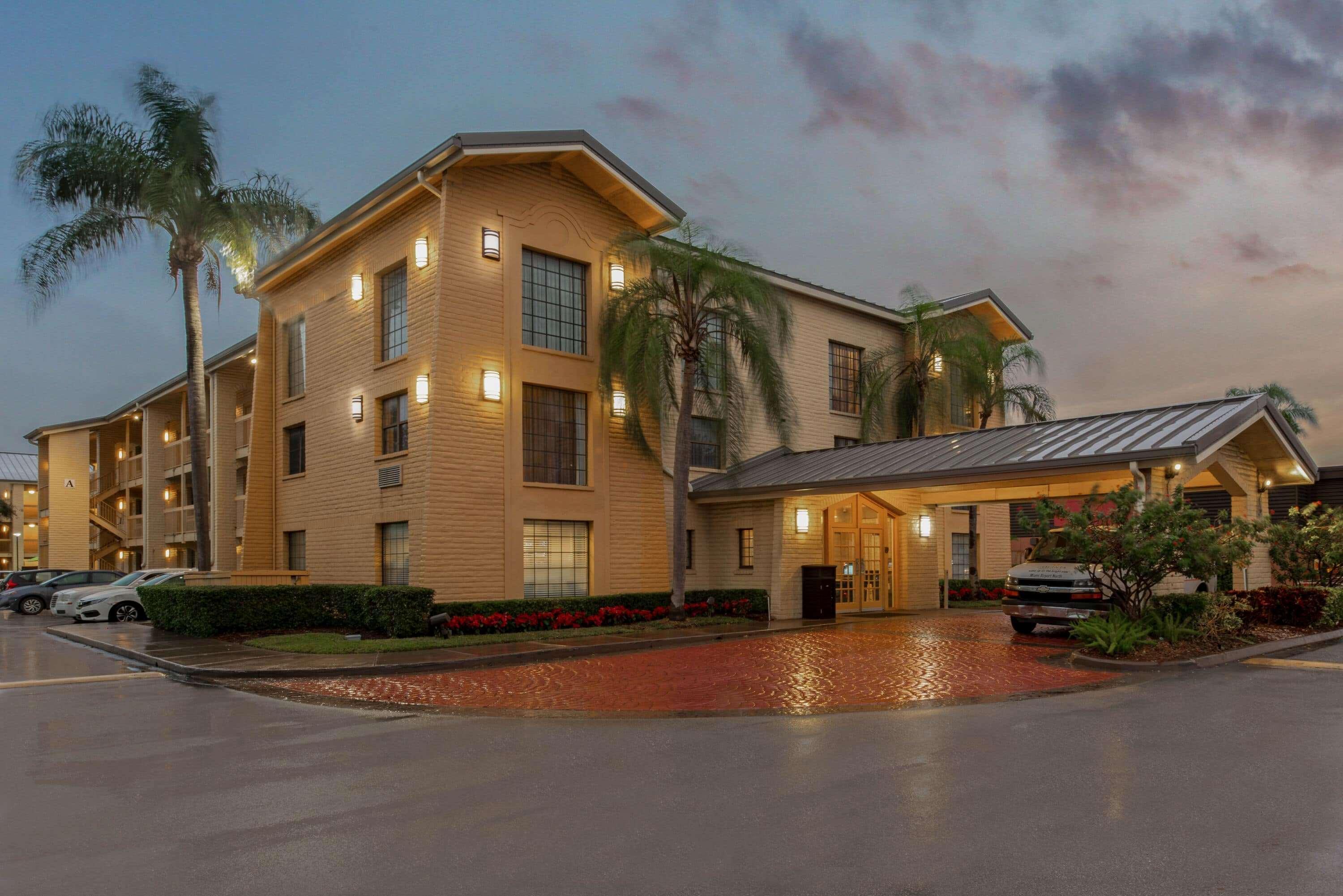 מיאמי ספרינגס La Quinta Inn By Wyndham Miami Airport North מראה חיצוני תמונה