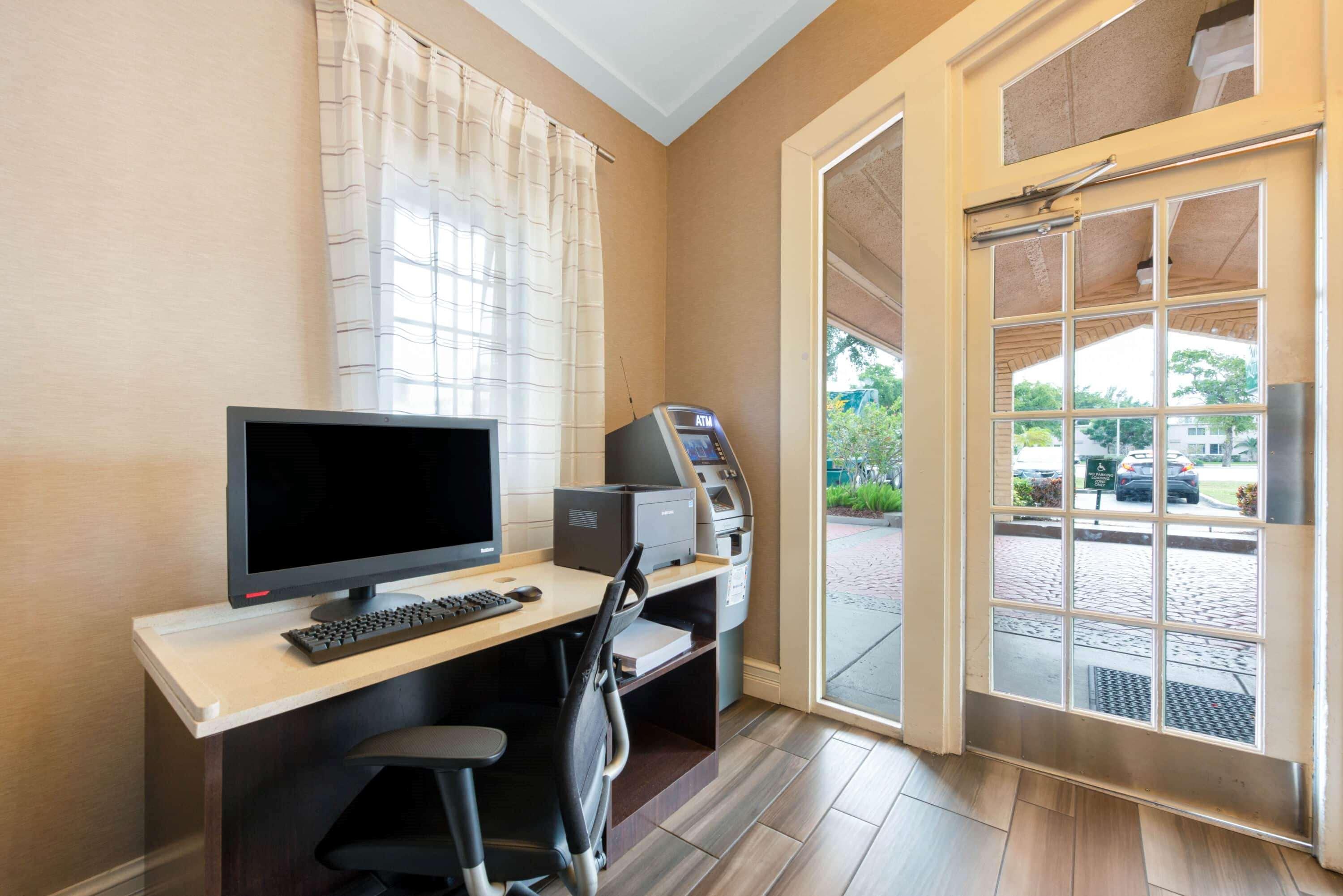 מיאמי ספרינגס La Quinta Inn By Wyndham Miami Airport North מראה חיצוני תמונה