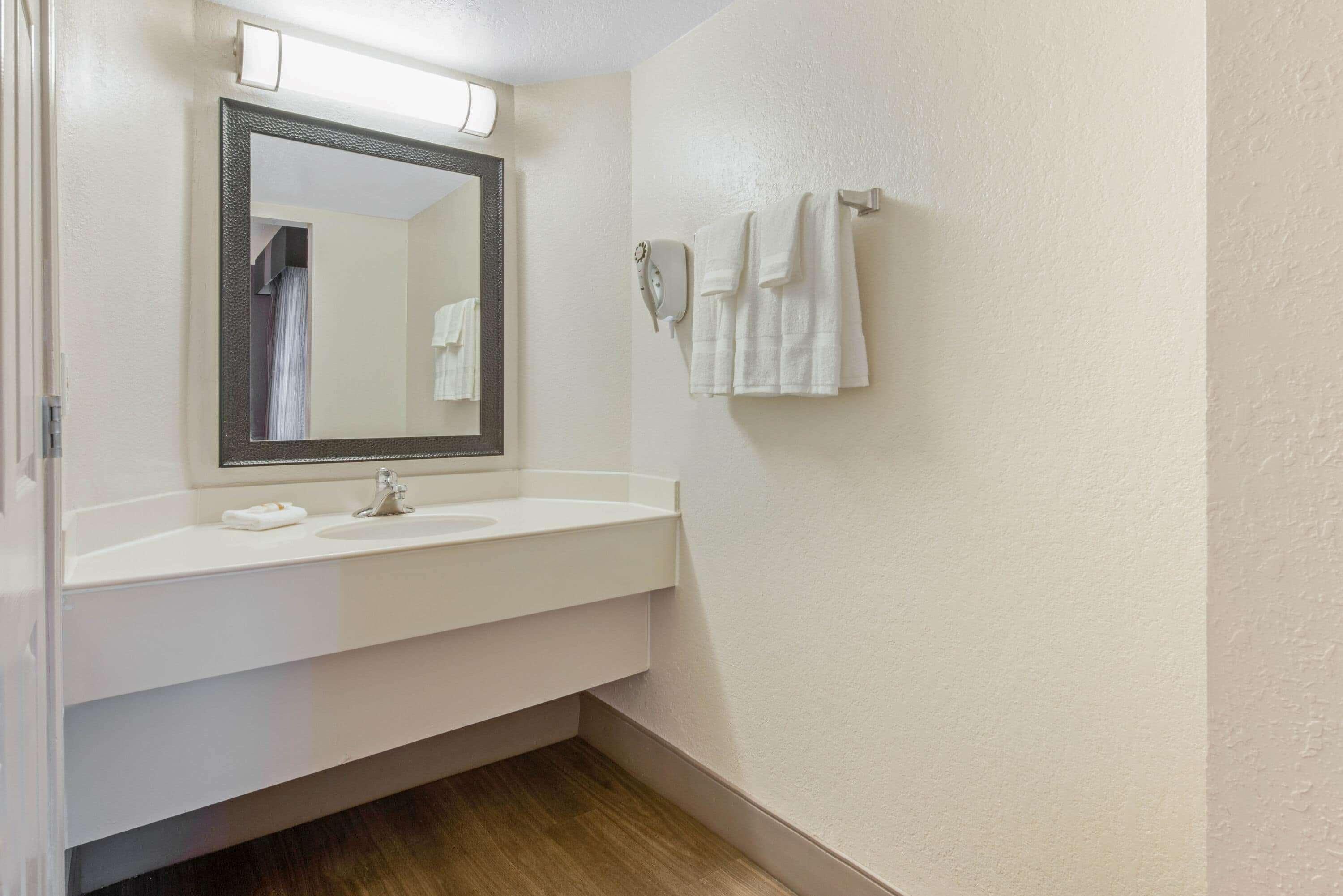 מיאמי ספרינגס La Quinta Inn By Wyndham Miami Airport North מראה חיצוני תמונה