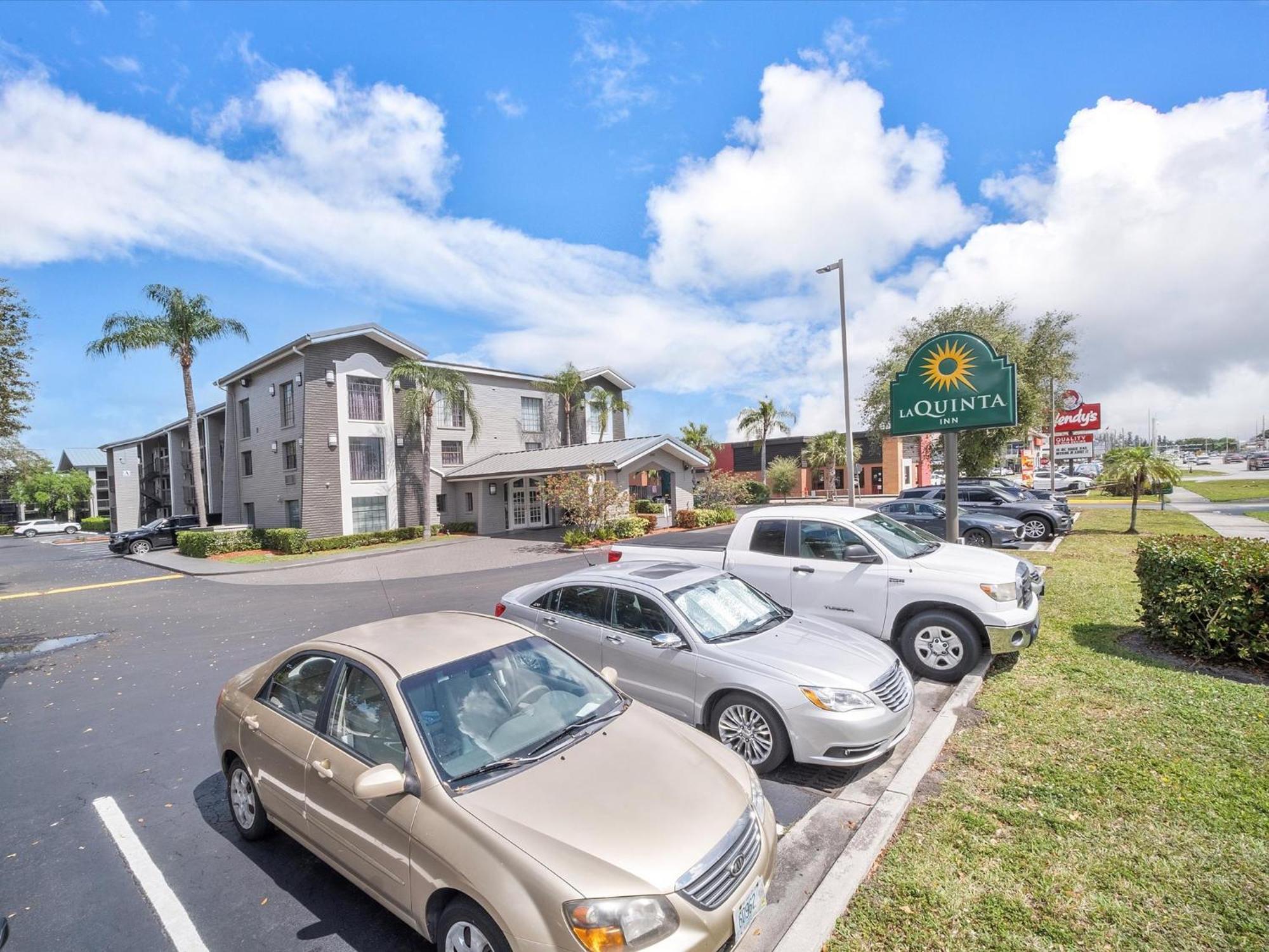 מיאמי ספרינגס La Quinta Inn By Wyndham Miami Airport North מראה חיצוני תמונה