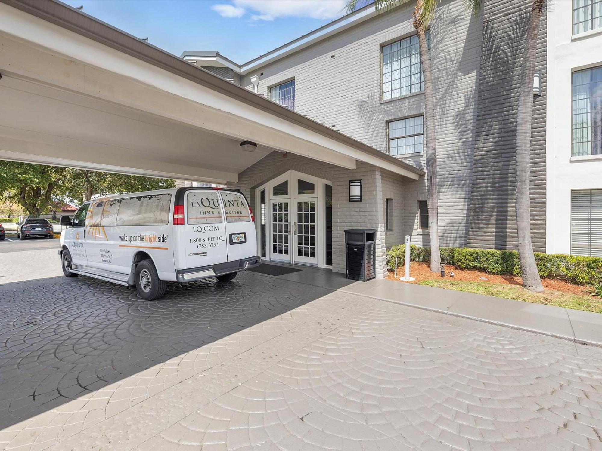 מיאמי ספרינגס La Quinta Inn By Wyndham Miami Airport North מראה חיצוני תמונה