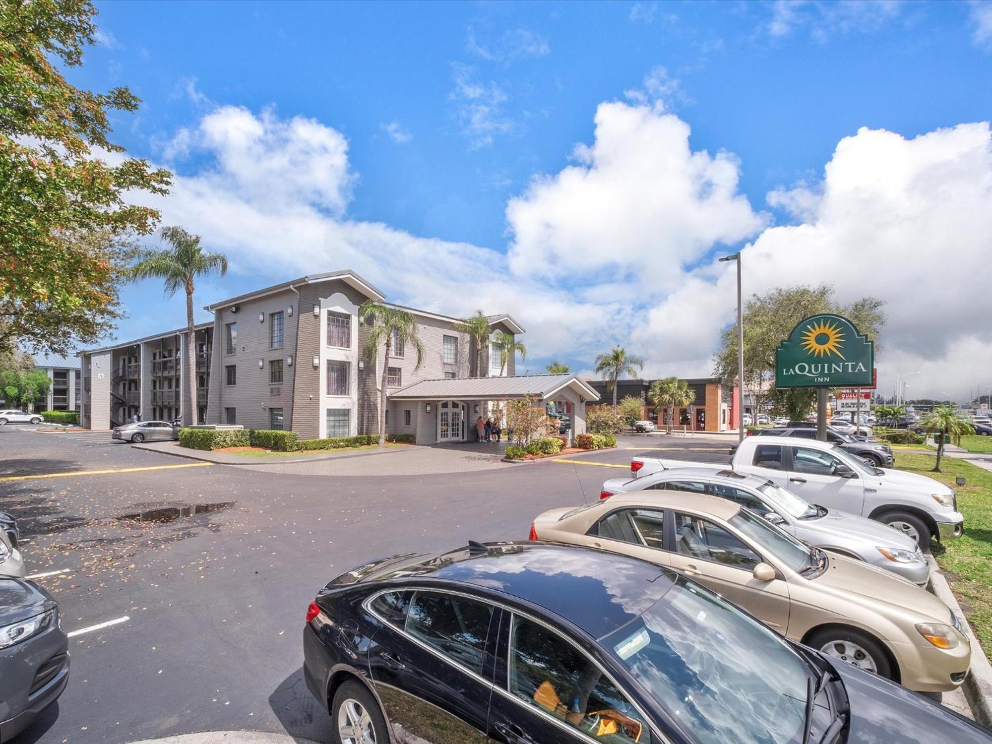 מיאמי ספרינגס La Quinta Inn By Wyndham Miami Airport North מראה חיצוני תמונה