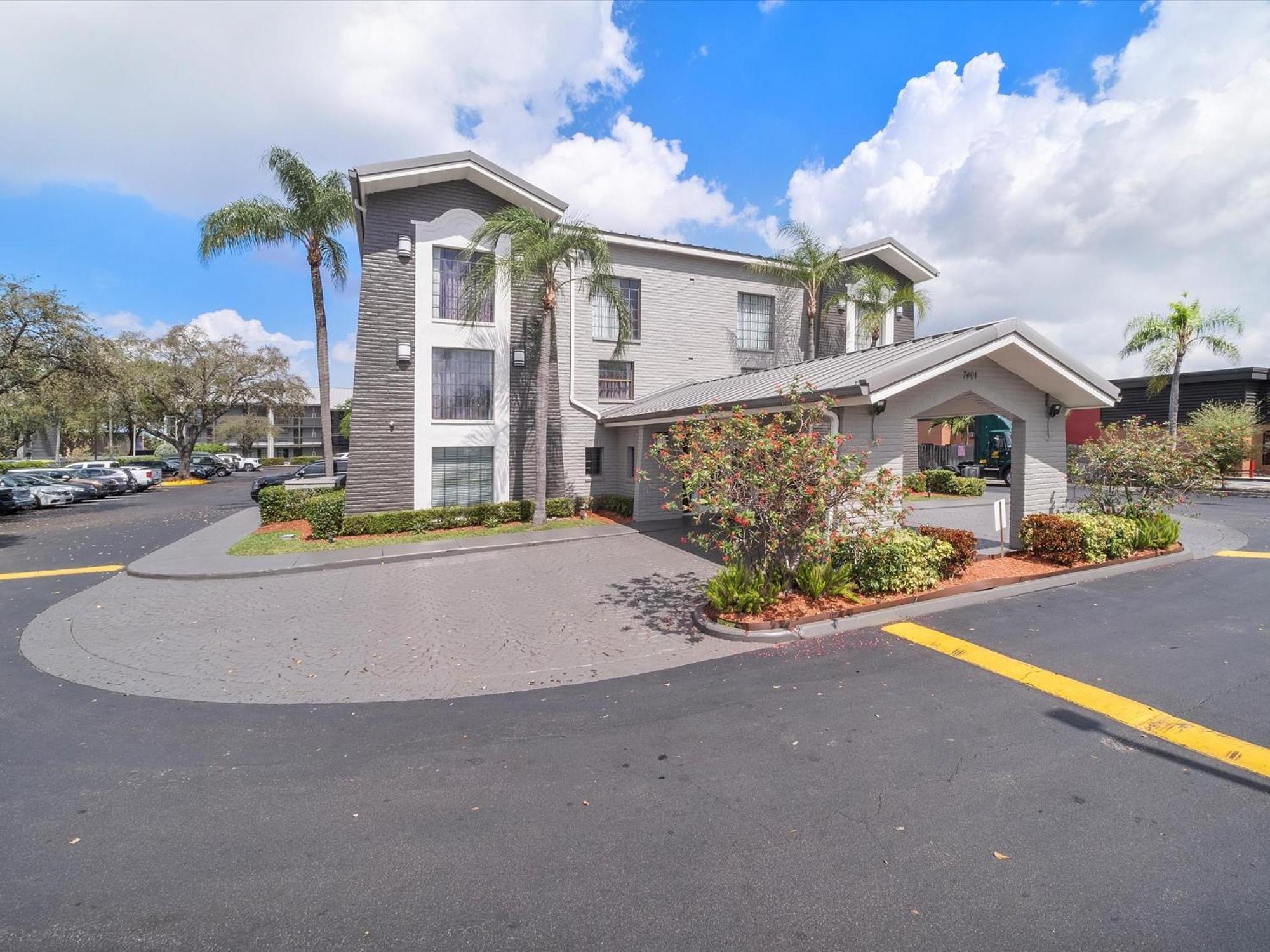 מיאמי ספרינגס La Quinta Inn By Wyndham Miami Airport North מראה חיצוני תמונה