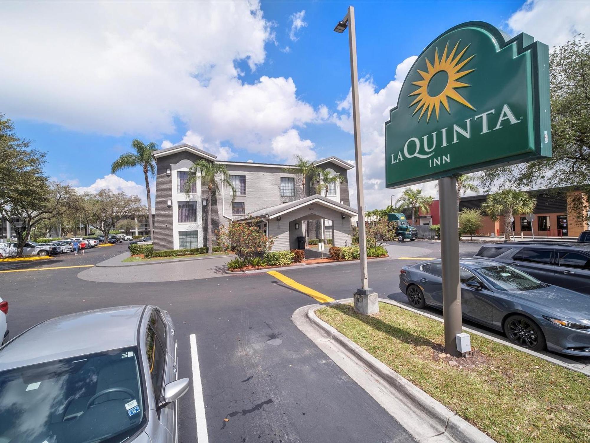 מיאמי ספרינגס La Quinta Inn By Wyndham Miami Airport North מראה חיצוני תמונה