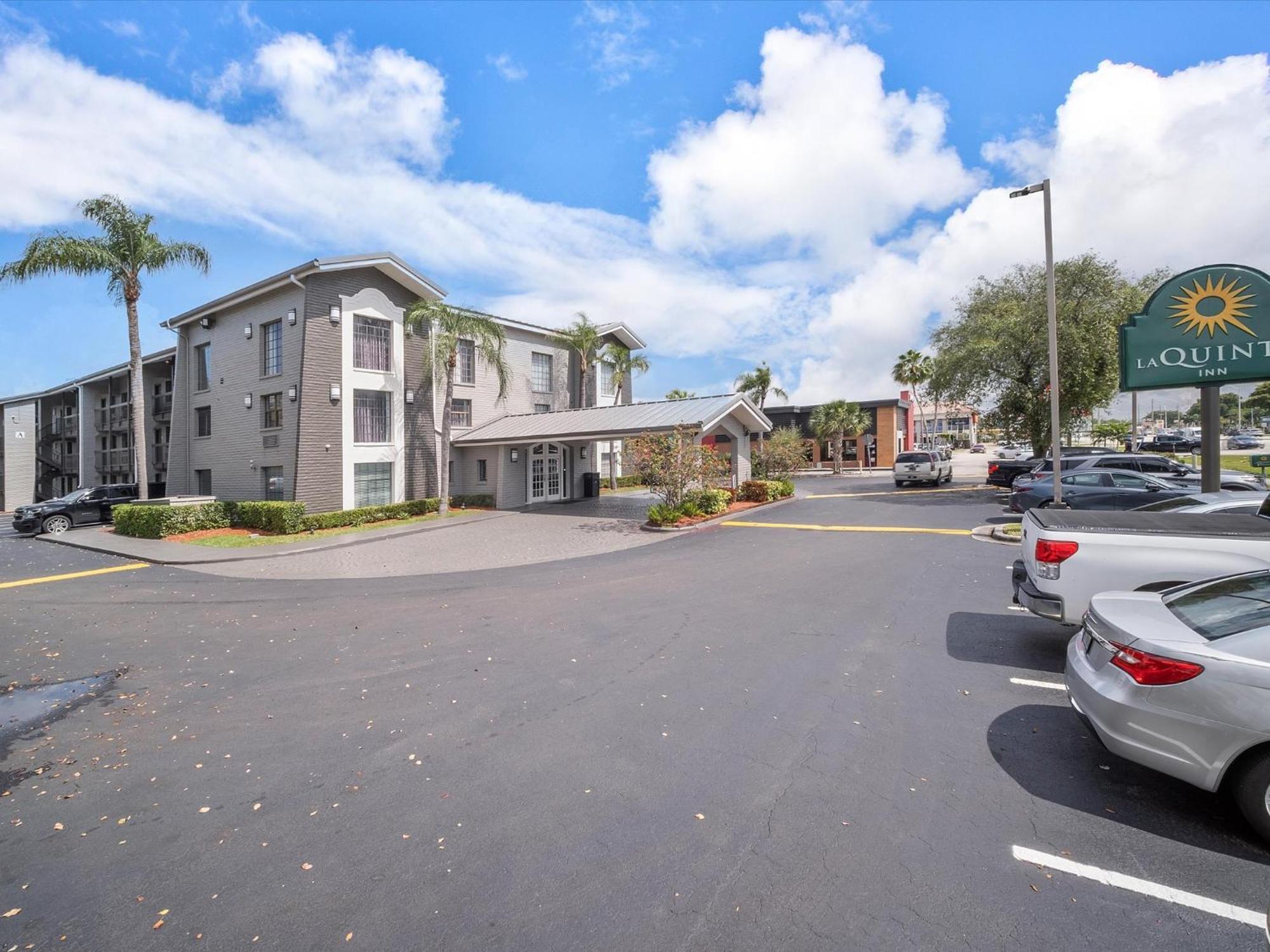 מיאמי ספרינגס La Quinta Inn By Wyndham Miami Airport North מראה חיצוני תמונה