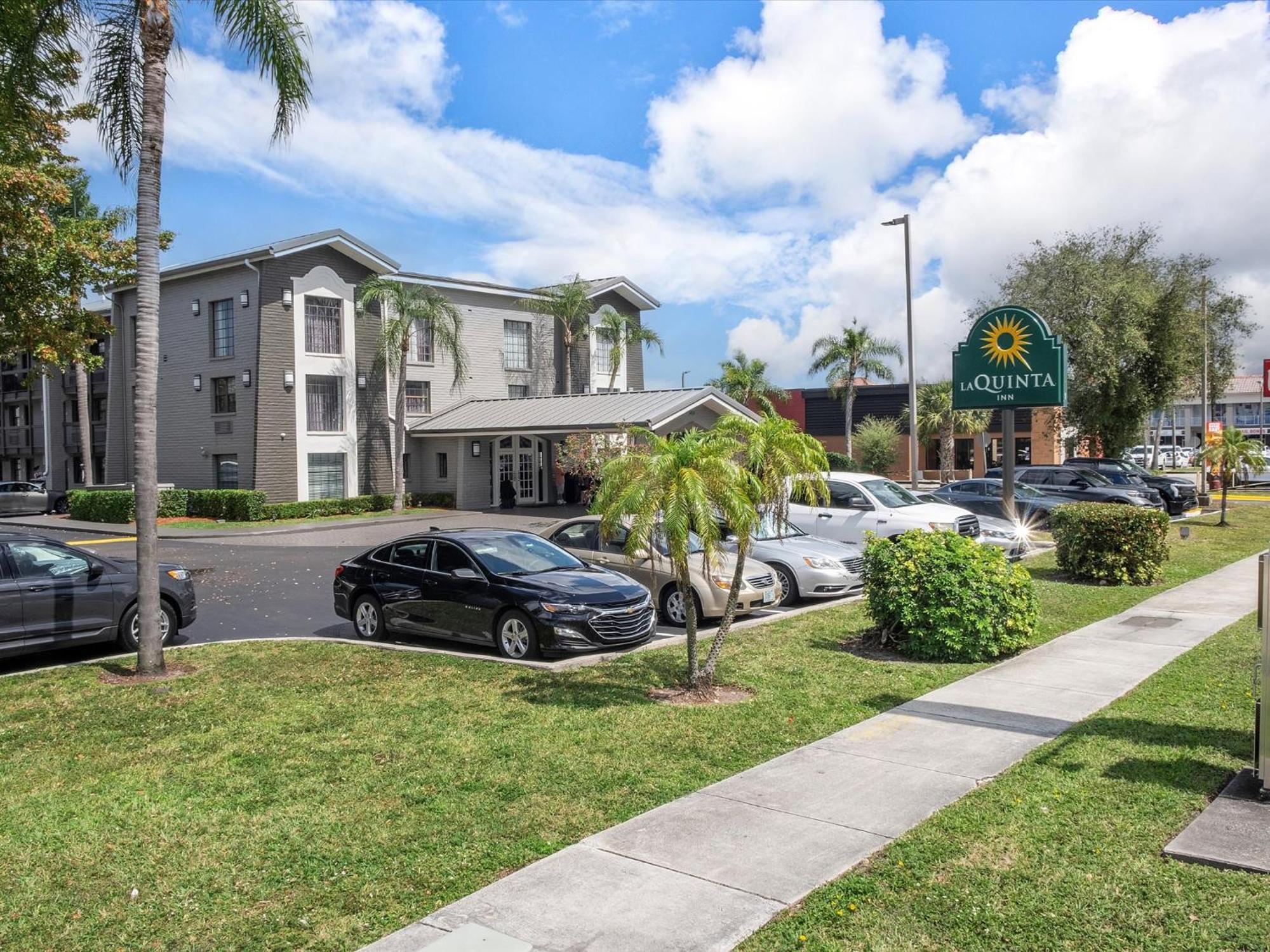 מיאמי ספרינגס La Quinta Inn By Wyndham Miami Airport North מראה חיצוני תמונה