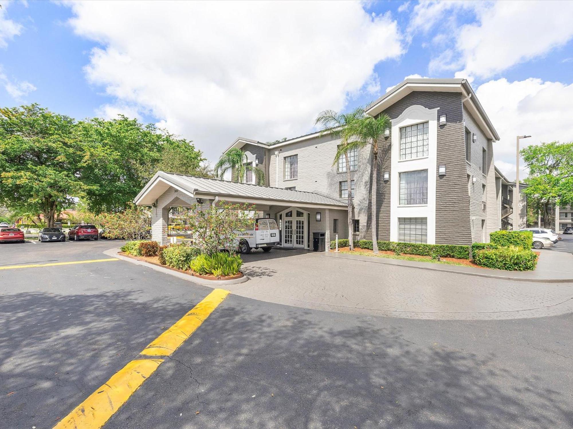 מיאמי ספרינגס La Quinta Inn By Wyndham Miami Airport North מראה חיצוני תמונה